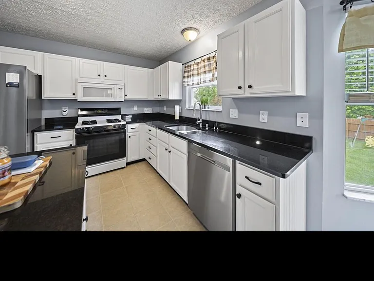 9053 Longstone Dr — Photo 14