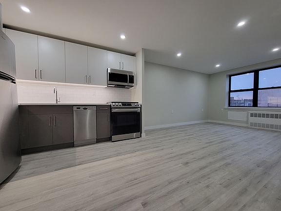 2nd image of 829 Greenwood Ave APT 8C