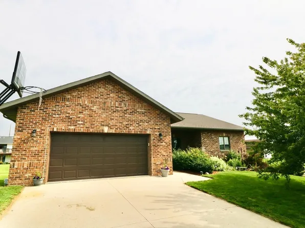 631 Baja Dr, Epworth, IA 52045