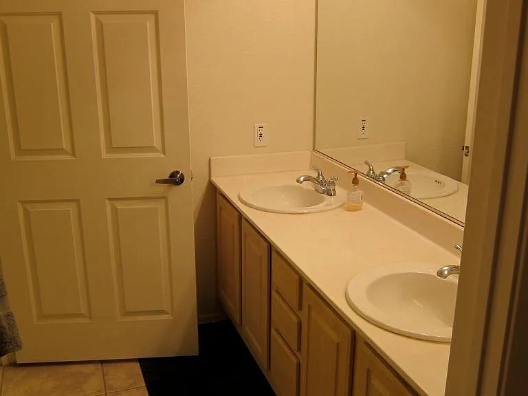 435 W Rio Salado Pkwy #114 — Photo 4