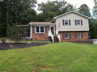 954 Quaker Rd, Mount Airy, NC 27030