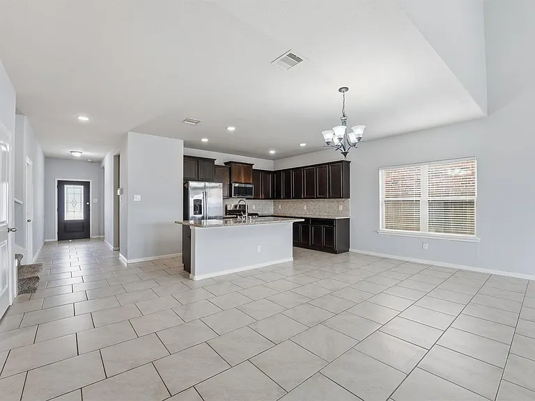 719 Longstreet Dr — Photo 29