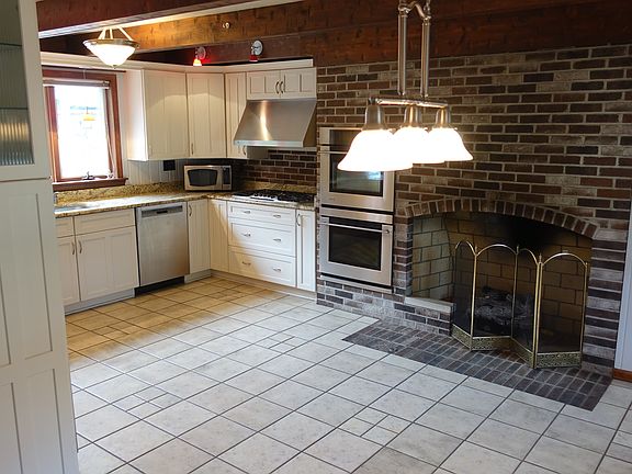 3rd image of 212 Main St