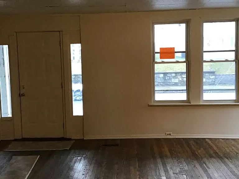 547 S 2nd St — Photo 6