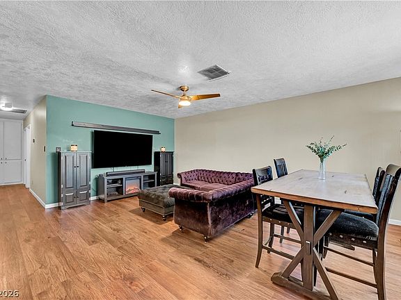 3rd image of 1102 Arapaho Way