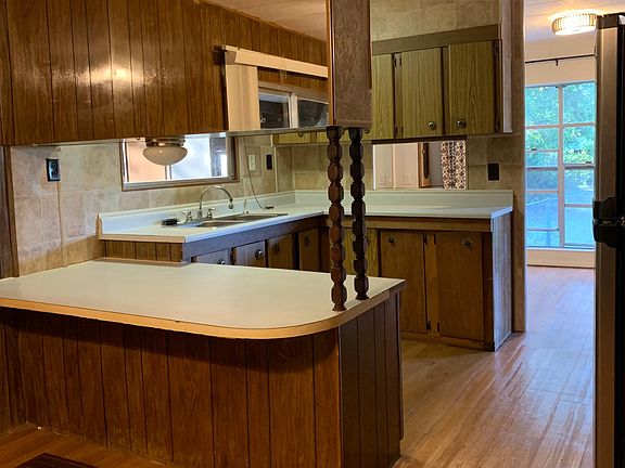 5th image of 111 Camelia Dr
