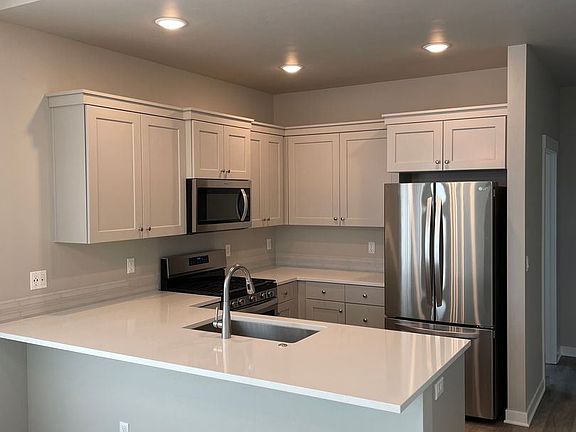 4th image of 20709 SE Iron Horse Ln