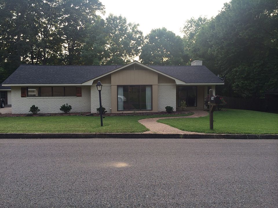 1st image of 304 Briarwick Dr
