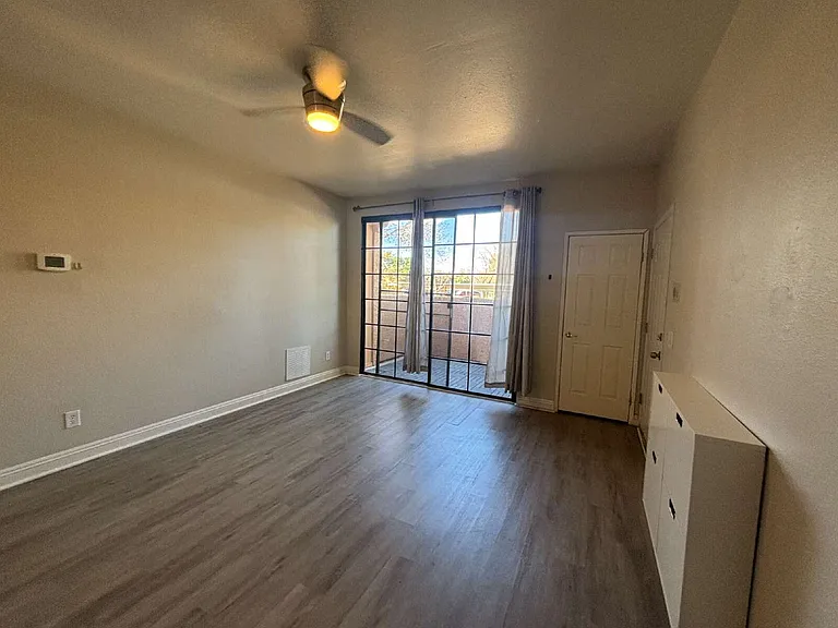 5122 S Jones Blvd #108 — Photo 8