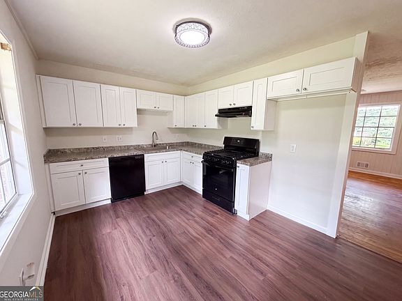 2nd image of 1375 NW South Hicks Cir