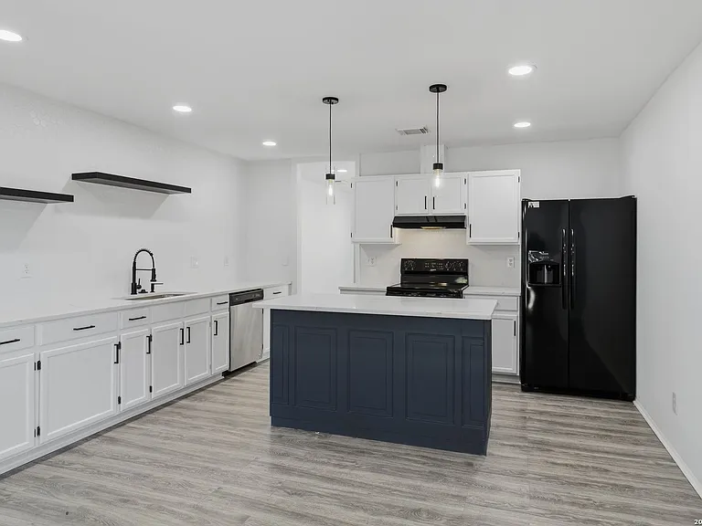 3909 Davenport — Photo 8