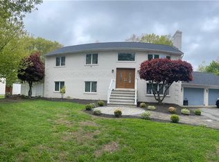 31 Wildflower Dr, Cranston, RI 02921