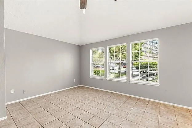5406 Rivergate Dr — Photo 3