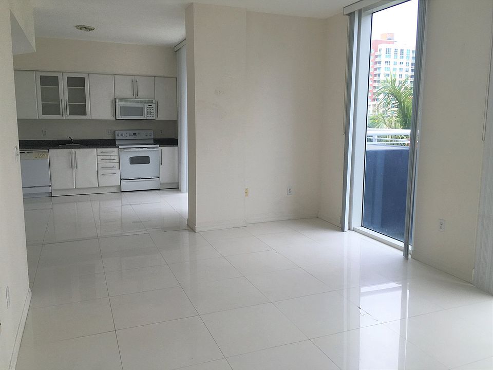 1st image of 275 NE 18th St APT 407