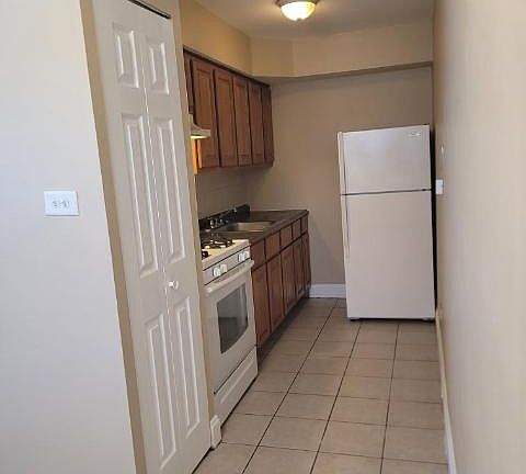 4th image of 1120 E 82nd St APT 2B