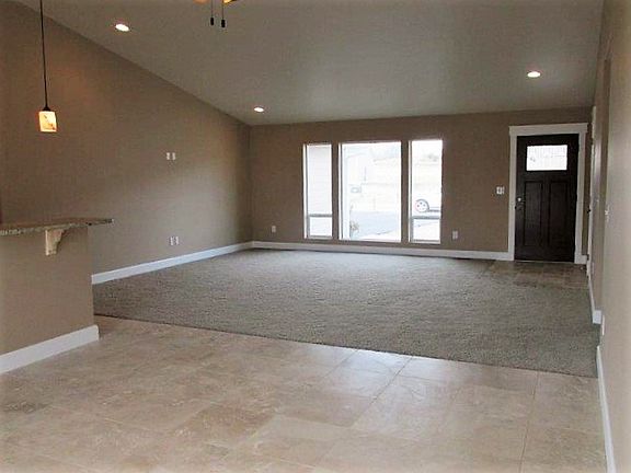 4th image of 5221 Crescent Moon Dr