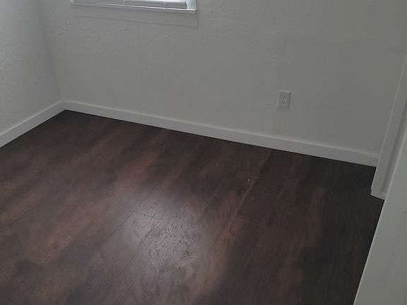 4th image of 607 W Apache St