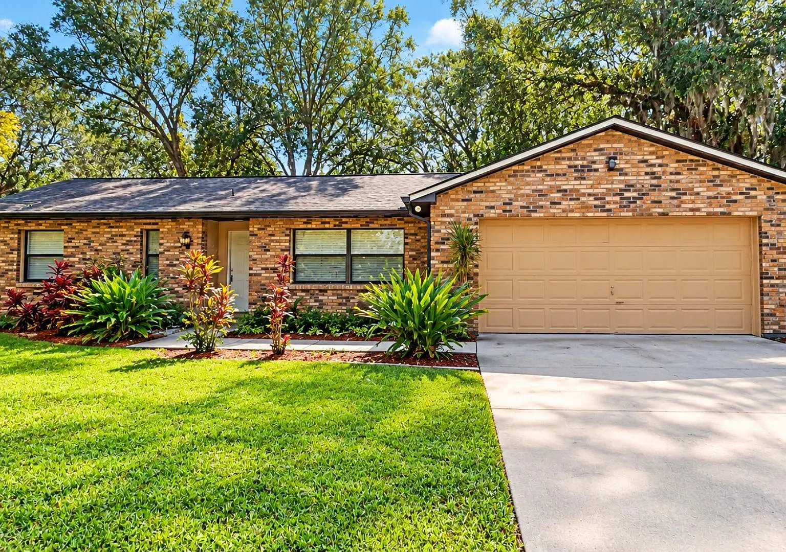 4485 White Oak Cir, Kissimmee 34746 - 1 — Photo 2