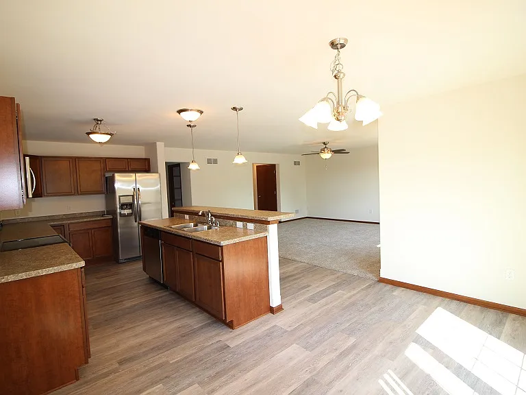 3 bed, 2.5 bath, 1910 sqft, $2,350 — Photo 12