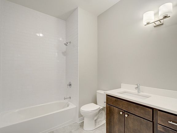 4th image of 6125 N Clark St #102