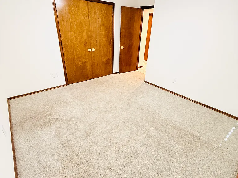 1817 Victoria Dr — Photo 8