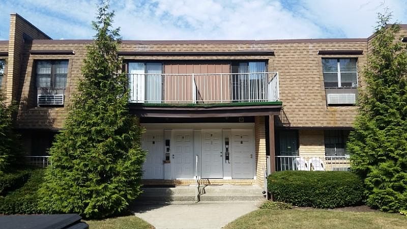 1st image of 440 Carpenter Ave