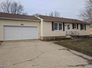 1018 Plainview Ln, Albert Lea, MN 56007