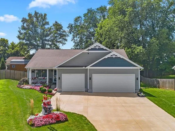 7227 W Mustang Dr, Ellettsville, IN 47429