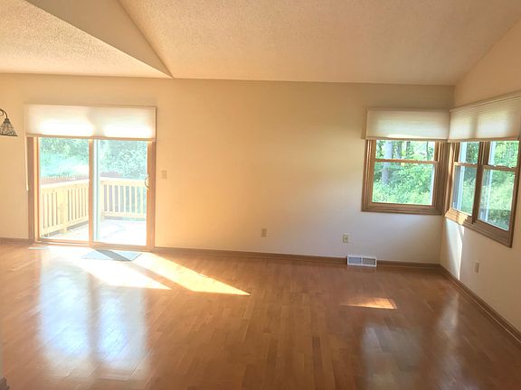 4th image of 25 Wilan Ln