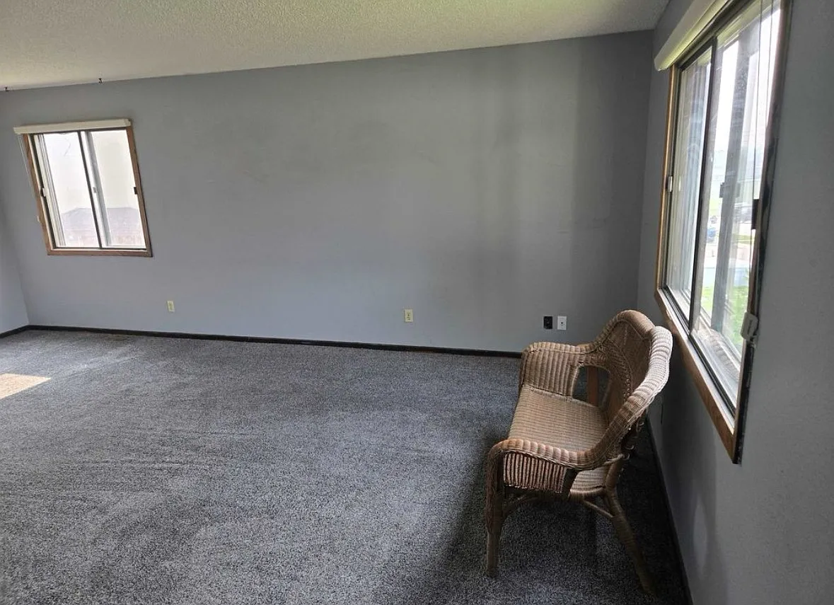 3 bed, 1.5 bath, 1524 sqft, $1,650 — Photo 2
