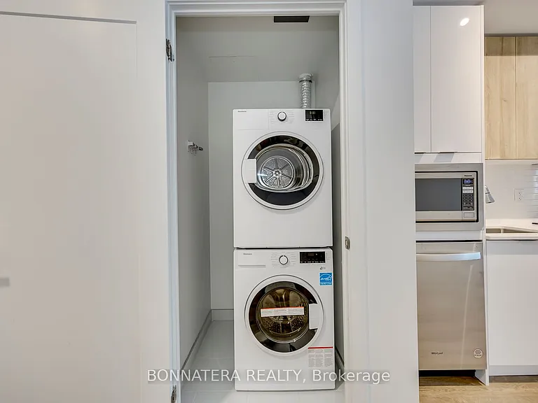 5105 Hurontario St #408 — Photo 35