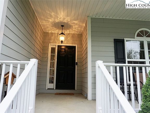 4th image of 312 W Evergreen Street
