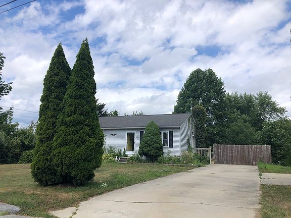 5th image of 46 Lori Dr