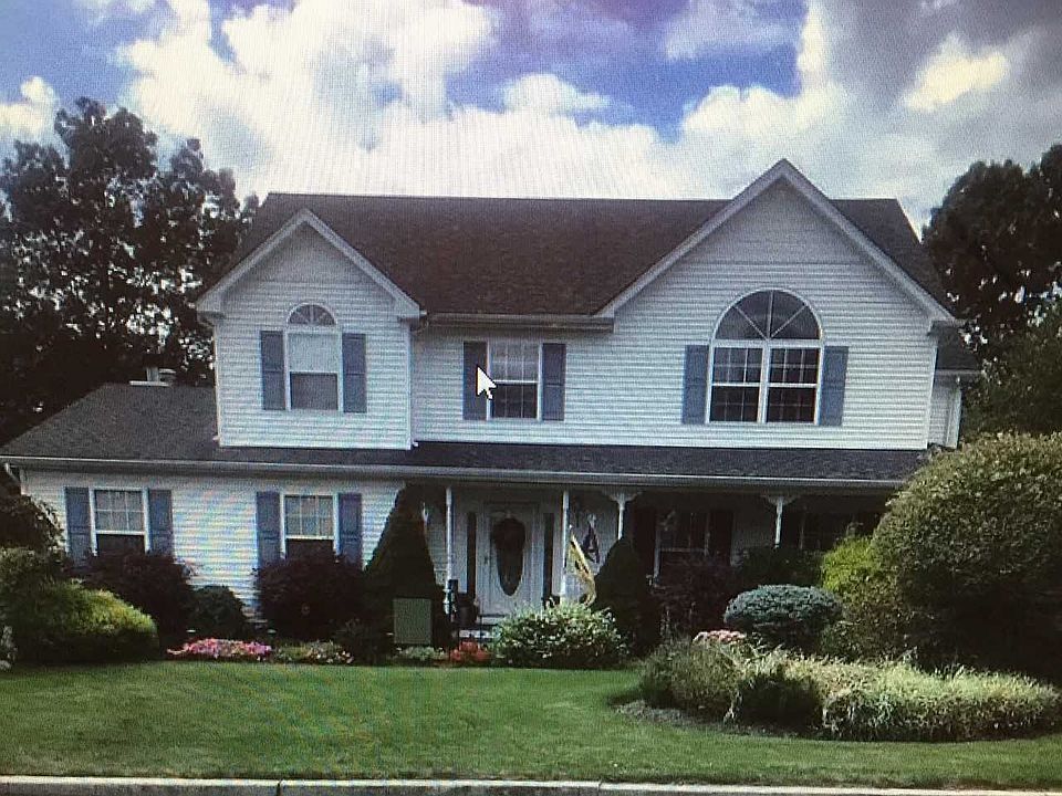 1st image of 8 Evergreen Ave