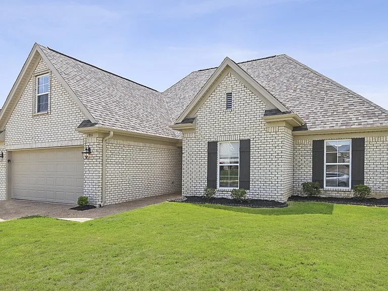 3811 Dawnwood Cir W — Photo 1