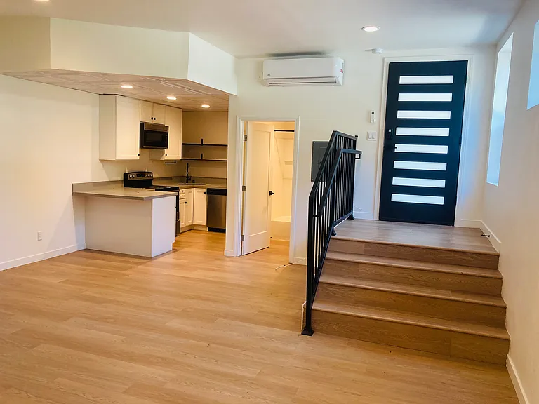 2135 Ivar Ave #10 — Photo 3