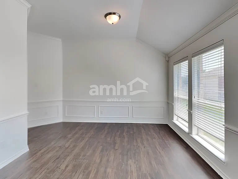 1004 Courtside Dr — Photo 10