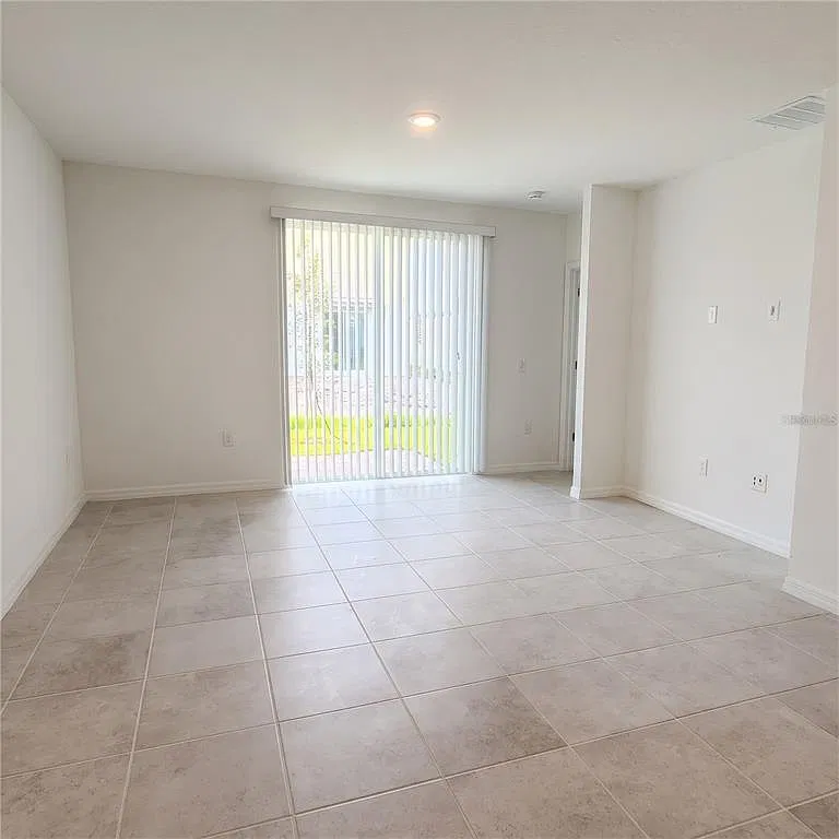 3 bed, 2.0 bath, 1255 sqft, $1,799 — Photo 4