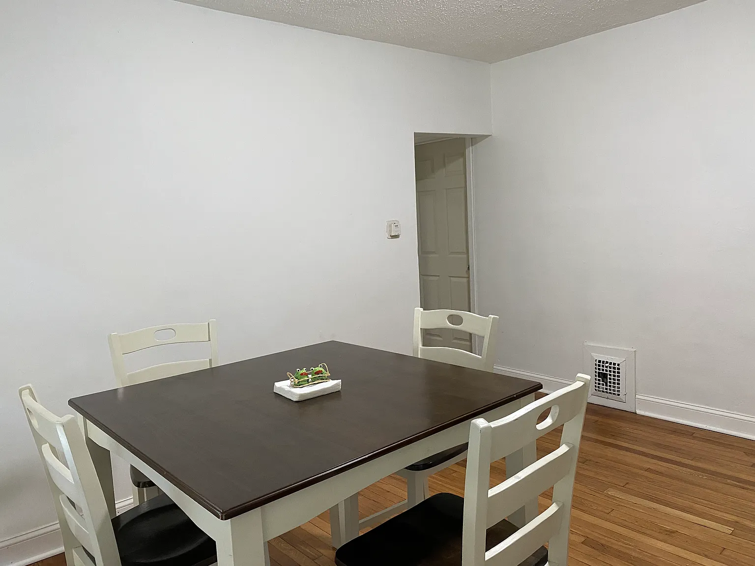 6 bed, 2580 sqft, $4,800 — Photo 4