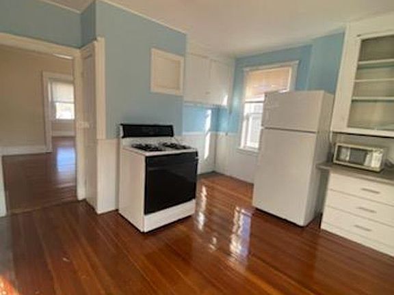 2nd image of 16-18 Huxley Ave #3