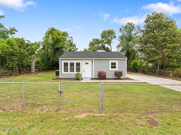 2nd image of 3042 Collier Road