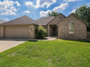 714 Hollybrook Dr, Longview, TX 75605