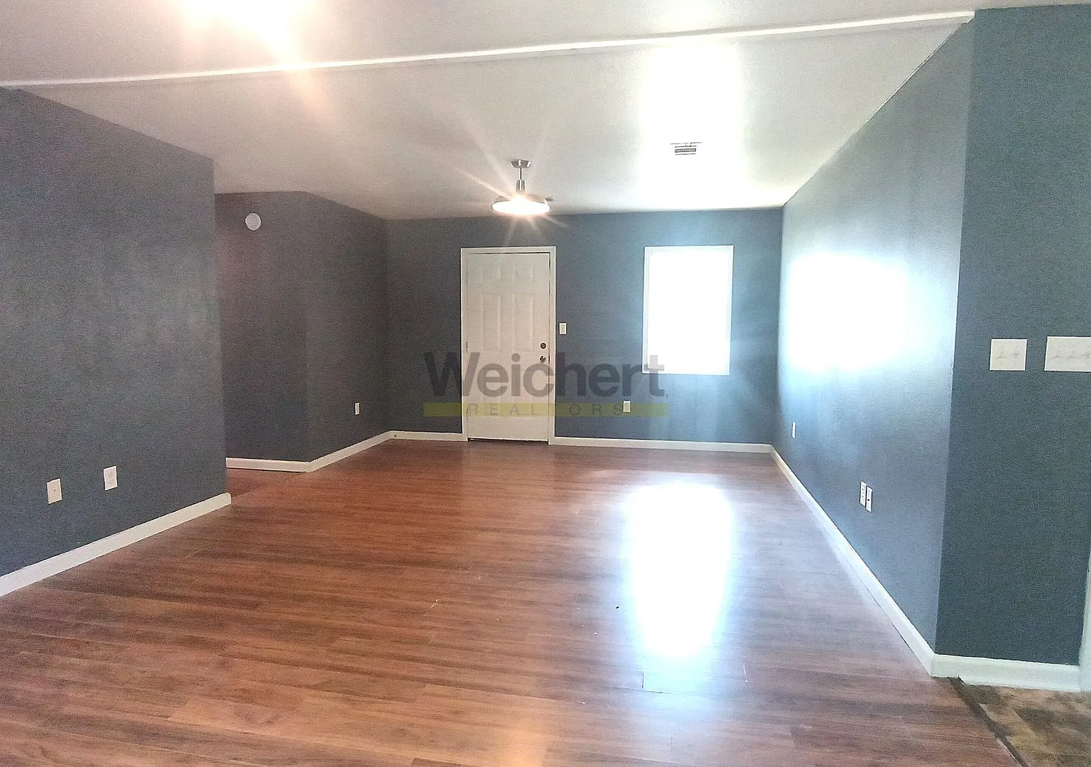 3 bedroom, 2 bath on a dead-end street — Photo 2