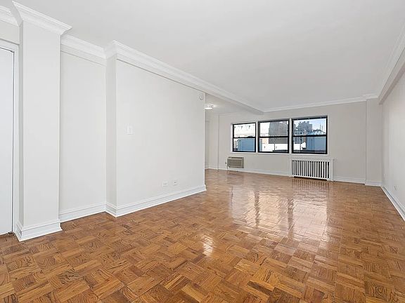 4th image of 225 E 70th St APT 4G