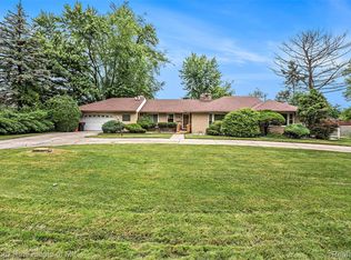 19100 Coral Gables St, Southfield, MI 48076