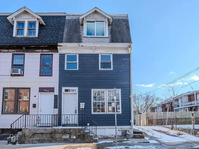 662 Salem Ave — Photo 1