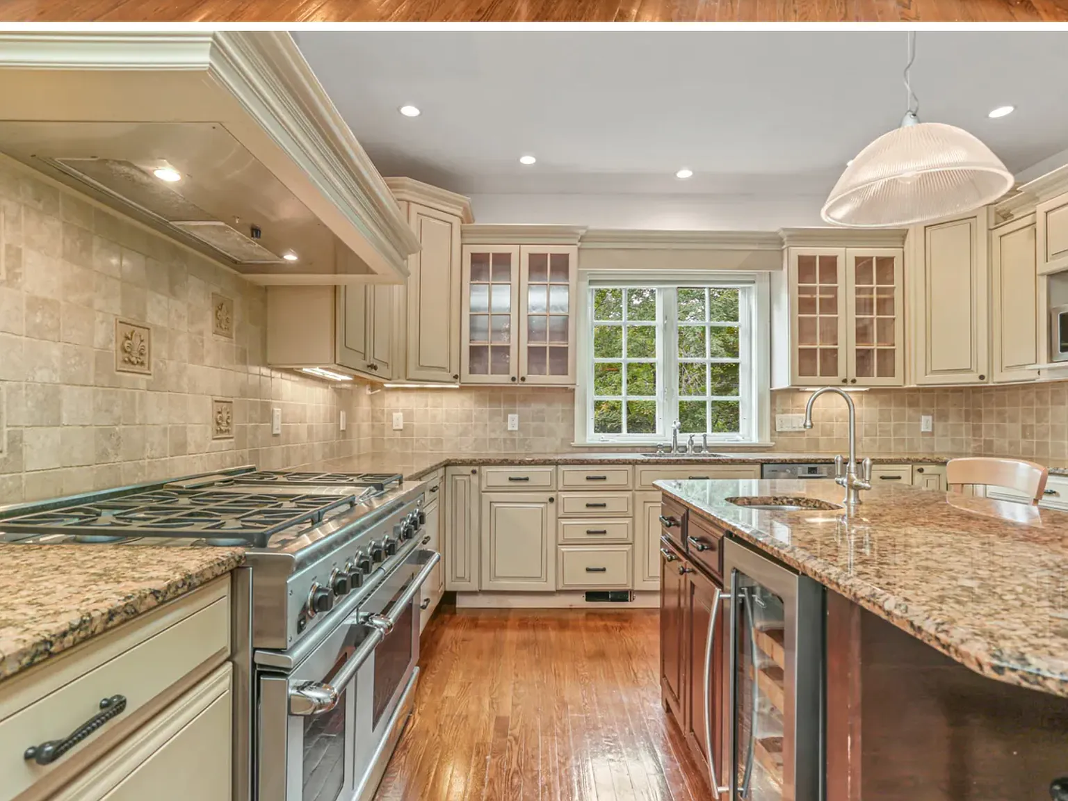 5 bed, 5900 sqft, $1,850 — Photo 4