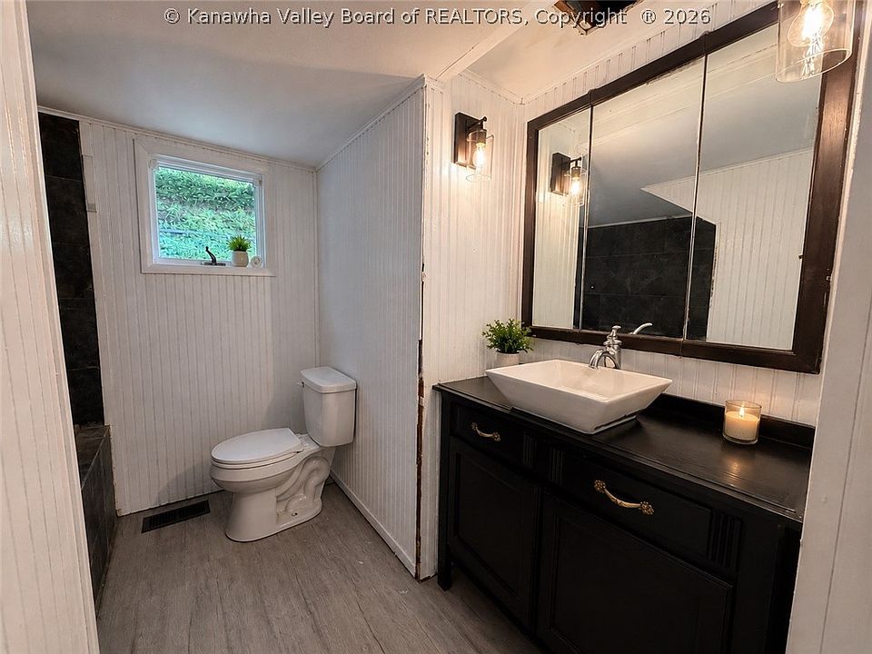 10th image of 1215 Stonebrook Rd