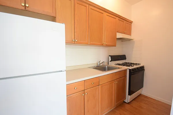 Rented by Douglas Elliman | media 14