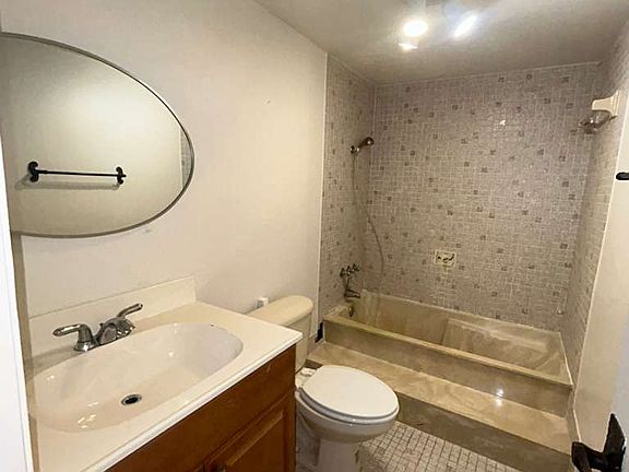5th image of 13951 Kendall Lakes Cir #304A